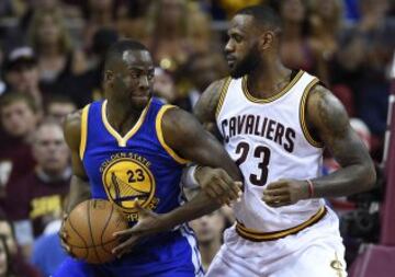 Draymond Green y LeBron James.