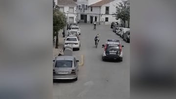 Se salta el confimaniento con la bicicleta, lo detienen y deja una frase para la historia