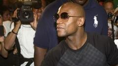 Mayweather se ofrece a pagar el funeral de Frazier