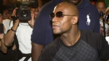 <b>GENEROSO. </b>Mayweather siempre mostró su admiración por Frazier.
