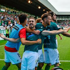 Héber y Álex López disparan la euforia en A Malata