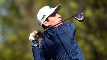 El chileno firmó una tarjeta de 75 golpes (+5) y está fuera de los 130 mejores del leaderboard que tiene en la punta a Brooks Koepka.