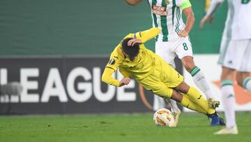 Gerard Moreno cae en un partido de la Europa League de esta temporada.
