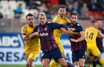 Santo y seña en el Eibar, Stoichkov tiene entre ceja y ceja el objetivo de ascender con el equipo armero. Su primera vuelta ha sido excelsa, marcando y asistiendo. Ha sido decisivo en once goles (siete propios y cuatro asistencias). Uno de los mejores jugadores, con cuatro apariciones en el once.
