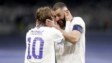Modric y Benzema, ante el PSG.
