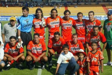 El Veracruz de la categoría de plata consiguió el ascenso en 2002, por lo que se vendió la que se encontraba previamente en la Máxima Categoría. Fue así que nació Jaguares, que se mantuvo hasta 2013.