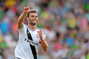 Su club luchó por mantener a este talentoso delantero húngaro para que disputara con ellos la primera Champions League en la historia para el Legia Warsow. Tiene solo 21 años. 