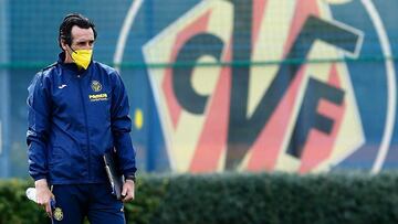 GRAFCVA3660. VILA-REAL (CASTELLÓN), 07/04/2021.- El entrenador del Villarreal, Unai Emery, durante el entrenamiento realizado este miércoles en la Ciutat Esportiva del club, previo al partido de Liga Europa que disputará mañana