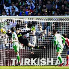 Oblak sigue de guardia a la espera de recibir a Courtois