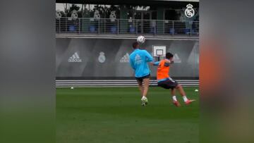 Benzema inventa el 'sombrero hacia abajo': Es una genialidad