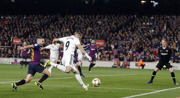 Pase de Benzema a Lucas Vázquez que anota el gol 0-1 
