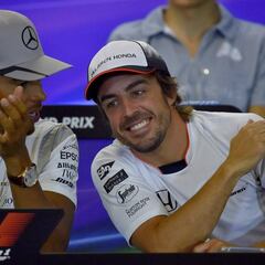 Alonso ya no saldrá último: 55 puestos de sanción a Hamilton