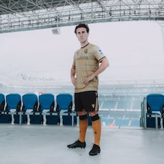 La arena de la playa de La Concha en la segunda camiseta de la Real