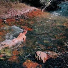 Bottas pone a la venta un calendario con imágenes de su culo