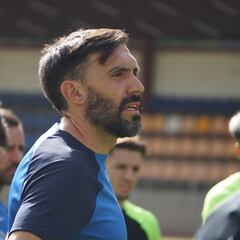 “Jugar al fútbol bien no es solo pasar el balón, hay que competir”