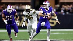 NEW ORLEANS, LOUISIANA - NOVEMBER 25: Josh Allen #17 of the Buffalo Bills runs the ball during the third quarter in the game against the New Orleans Saints at Caesars Superdome on November 25, 2021 in New Orleans, Louisiana.   Chris Graythen/Getty Images/