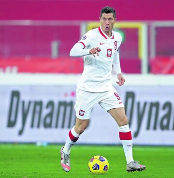 Es el jugador que más goles ha conseguido vistiendo la camiseta de Polonia.