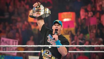 John Cena con el campeonato de los Estados Unidos.