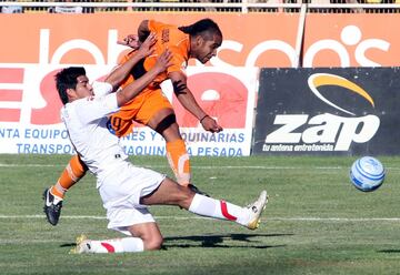 Antes de asentarse en el fútbol de Europa, Beausejour pasó por Cobreloa. Fue en el año 2007.