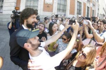 Visita a la sede de la Comunidad. Sergio Llull.