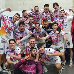 El Ademar vuelve a ganar fuera tras remontar en O Gatañal