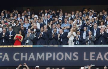 Emocionante final de Champions League. El Wanda Metropolitano está vestido de rojo y blanco ¡Espectacular! ES