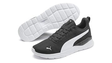 Zapatiilas Puma para hombre en color negro disponibles en Amazon.