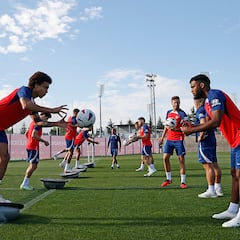 Söyüncu, baja para Mestalla; Koke y Lino trabajan en solitario