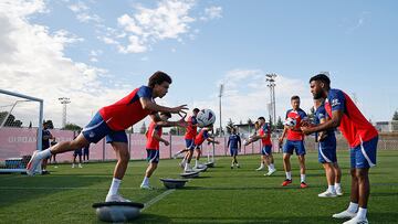 MAJADAHONDA, 12/09/2023.- Los jugadores del Atlético de Madrid durante el entrenamiento realizado este martes en la Ciudad Deportiva de Majadahonda donde el equipo prepara el partido de LaLiga que disputarán el próximo sábado contra el Valencia en Mestalla. EFE/Atlético de Madrid  *****SOLO USO EDITORIAL/SOLO DISPONIBLE PARA ILUSTRAR LA NOTICIA QUE ACOMPAÑA (CRÉDITO OBLIGATORIO) *****
