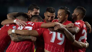 Los sevillistas, tras ganar marcar al Betis.