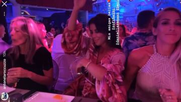 Las imágenes de Messi, Antonella y Sofi Balbi de cena en un conocido restaurante de Ibiza