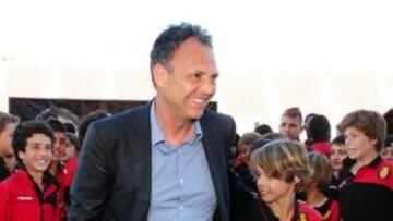 Caparrós, renovado: "Muy contento con este acuerdo"