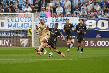 El Málaga gana a Las Palmas el partido de los siete puntos