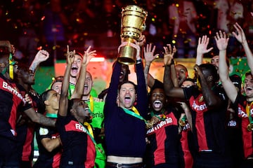 Bayer Leverkusen's Spanish head coach Xabi Alonso celebrates with the trophy after winning the German Cup (DFB-Pokal) final football match between 1 FC Kaiserslautern and Bayer 04 Leverkusen at the Olympic Stadium in Berlin on May 25, 2024. (Photo by JOHN MACDOUGALL / AFP) / DFB REGULATIONS PROHIBIT ANY USE OF PHOTOGRAPHS AS IMAGE SEQUENCES AND QUASI-VIDEO.