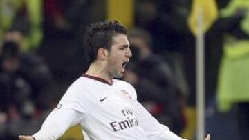 <b>HÉROE.</b> Un gol de Cesc abrió el camino de los cuartos de final para el Arsenal.