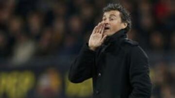 Luis Enrique da órdenes.