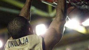 <B>DOMINIO ABRUMADOR.</B> El Barça doblegó al Fuenlabrada en todas las facetas del juego; Okulaja reinó bajo tableros.