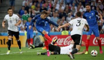 Griezmann fires towards goal.