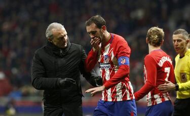 Diego Godín: Atlético staff sent to look for Uruguayan's teeth on Wanda Metropolitano pitch