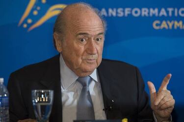 Joseph Blatter quiere de vuelta su dignidad y sus relojes