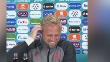 Schmeichel trolls England: "Has it ever been home?"