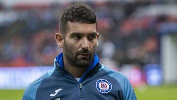 El club argentino se contact&oacute; con el entorno del delantero de Cruz Azul para conocer su situaci&oacute;n actual.