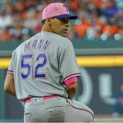 El pitcher que hizo su debut 17 años después del Draft