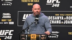 El presidente de la UFC Dana White habla en una rueda de prensa previa al UFC 248.