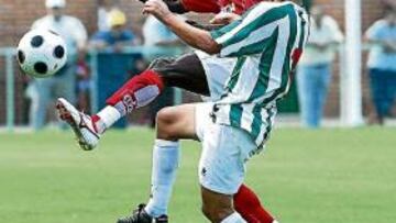 <b>NUEVO TROPIEZO. </b>El Murcia no pasó de empate en El Mayayo.