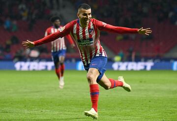 ¡¡QUÉ GOLAZO DE CORREA!! ¡Espectacular disparo con efecto del argentino desde la frontal que se ha colado ajustadísimo al palo! Neto se quedó mirando el balón...