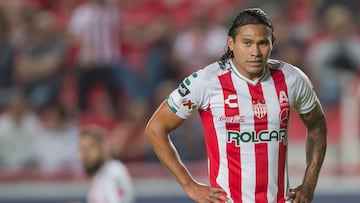 Carlos Peña durante un partido del Necaxa en la Liga MX.