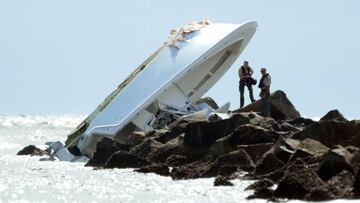 Investigators look over the overturned boat on a jetty in which Miami Marlins pitcher Jose Fernandez was killed in Miami Beach, Florida, U.S. September 25, 2016. Mandatory credit SunSentinel/Joe Cavaretta via Reuters MANDATORY CREDIT.  ATTENTION EDITORS - THIS IMAGE WAS PROVIDED BY A THIRD PARTY. EDITORIAL USE ONLY. NO RESALES. NO ARCHIVE.     TPX IMAGES OF THE DAY     