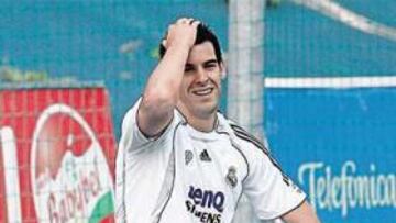 <b>A SEGUNDA B. </b>El gesto de Negredo resumió el sentir de toda la plantilla del Castilla. La victoria no sirvió para lograr la permanencia.