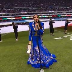 Ana Barbara se equivocó al cantar el Himno Nacional Mexicano
